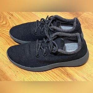 Allbirds Men's Wool Runners
Mizzle Merino Black/Grey
Men's Size 11
